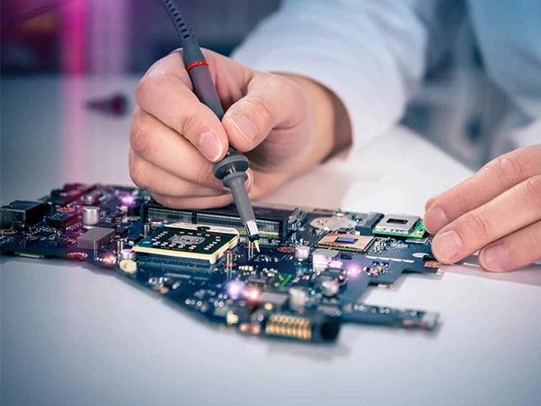 PCBA 加工：手工焊接为何无法被 SMT 贴片取代？